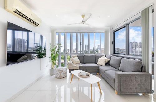 Darwin City Centre Apartment | 'Skyline' Top of Town Resort-style City Living
