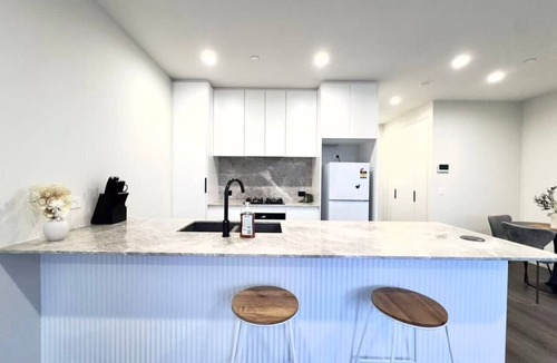 Clayton Apartment | Sleek 2BR 2BA Clayton Stay at the Manor House
