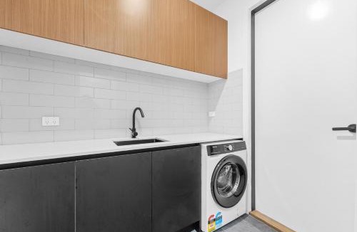 Highton House | Sleek Contemporary Haven Geelong