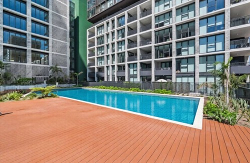 Lidcombe Apartment | Sleek Manhattan-Style 1BR 1CAR Close to Stadium