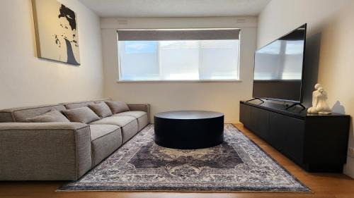 Prahran Apartment | Sleek & Modern Oasis in the Heart of Prahran