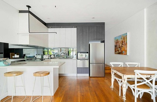 Tempe House | Sleek Tempe Pad near SYD Airport & Transit