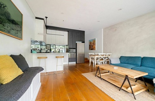 Tempe House | Sleek Tempe Pad near SYD Airport & Transit