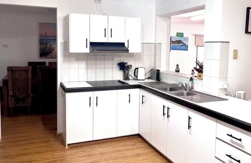 Cervantes House | Sleeps 6+ Cervantes Coastal Escape | Close to Beaches, Pinnacles & Wildflowers