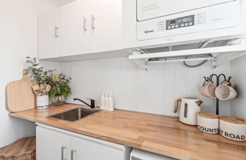 Ocean Grove House | Sleeps 6 - Pet Friendly!