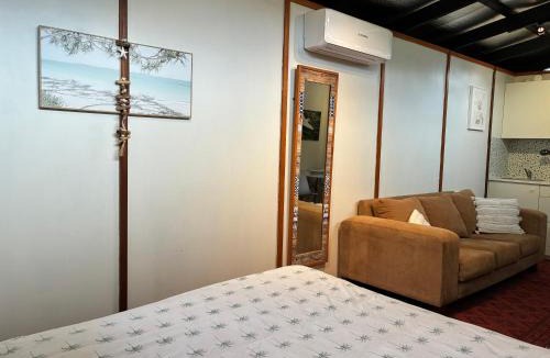 Gnarabup Apartment | Sleepy Hollow adorable peaceful guesthouse.