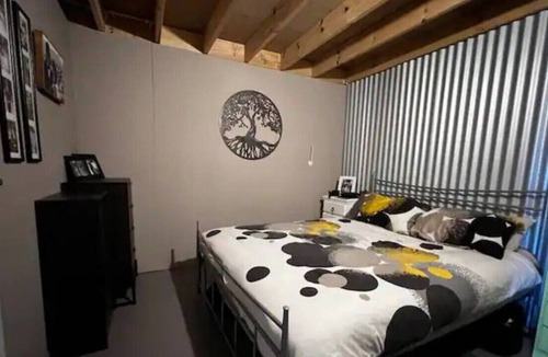 Whroo House | Slice of paradise! Farm stay with friendly goats