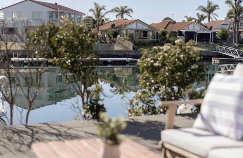 Port Lincoln House | Smada Stay - 4BR, Waterfront, Perfect Entertainer