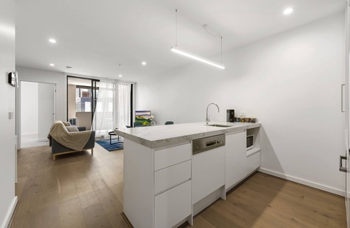 Moonee Ponds Apartment | Smart Two Bedroom & Bathroom Fun and Friendly Fully Equipped Apartment