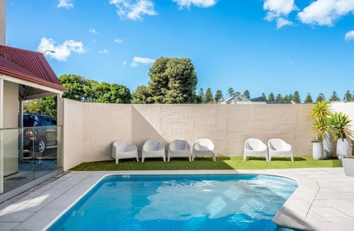 Victor Harbor Apartment | Smugglers 9—Poolside in the Heart of Victor Harbor