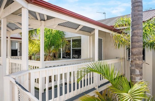Victor Harbor Apartment | Smugglers 9—Poolside in the Heart of Victor Harbor