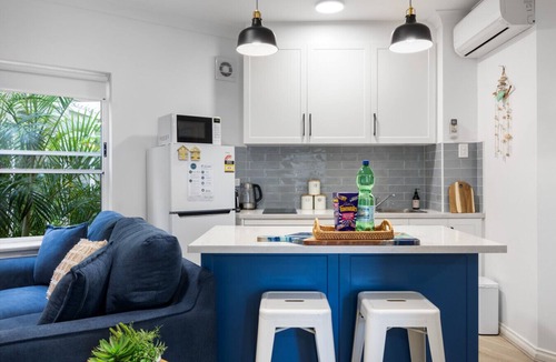 Victor Harbor Apartment | Smugglers Cove - Seaside Comfort near Dining & Shops