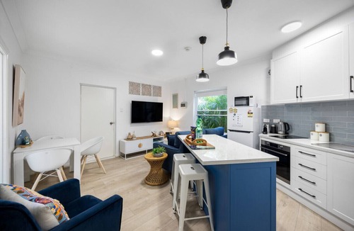 Victor Harbor Apartment | Smugglers Cove - Seaside Comfort near Dining & Shops
