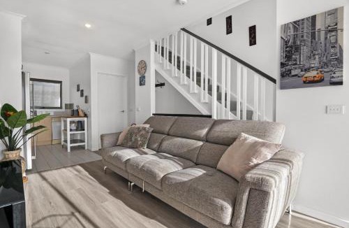 Maribyrnong House | Snug 2-bed Townhouse Near Bustling Shops