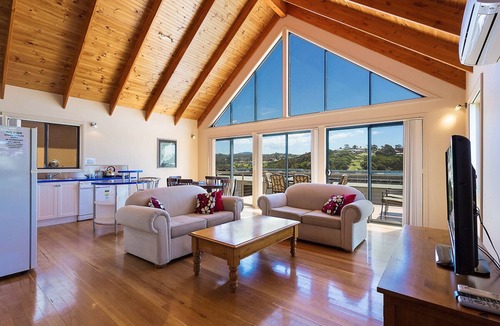 Eden Villa | Snug Cove Villas, 2 Bedroom with loft & Stunning Views 3+ nights