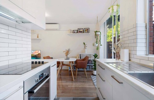 St Kilda Apartment | Snug St Kilda Apartment with Private Courtyard
