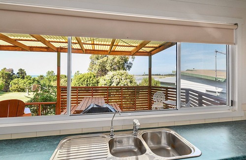 Greens Beach House | So close to the beach