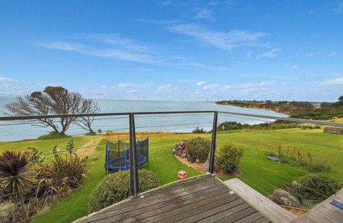 Portland Apartment | Soak up the seaside breeze and enjoy uninterrupted sea views!