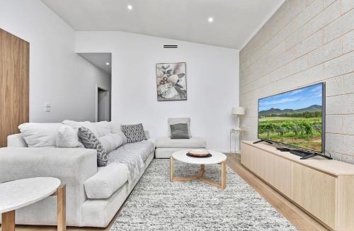 Broke House | Somerville Wines Lux Escape 3-Bedroom Cottage Near Broke Wineries