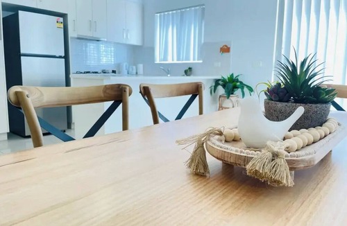 Wagga Wagga Apartment | Sophisticated City Retreat with All the Comforts