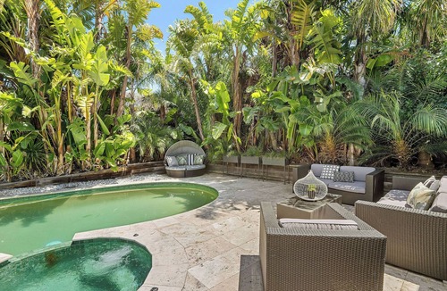 Sorrento House | Sorrento retreat, pool, spa and sauna, walk to village & beaches (sleeps 12)