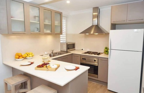 Bondi Beach Apartment | Sound of Waves on Bondi