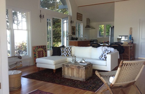 Sooke Cottage | South Facing Panoramic Views Fully Equipped Hot tub - Monthly winter rates