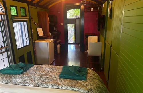 South Fremantle House | South Terrace Studio - Walk to Everything !
