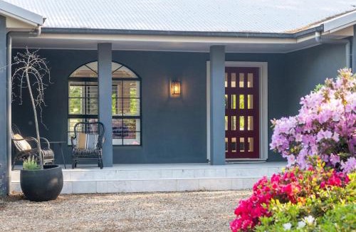 Bundanoon House | Southern Highlands Villa, Spacious, Gardens, Pool