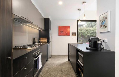 Norlane House | Spacious 1-Bed Townhouse in Norlane