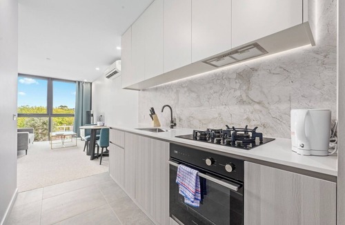 Dickson Apartment | Spacious 1BR Apartment | Walk to Tram | Parking