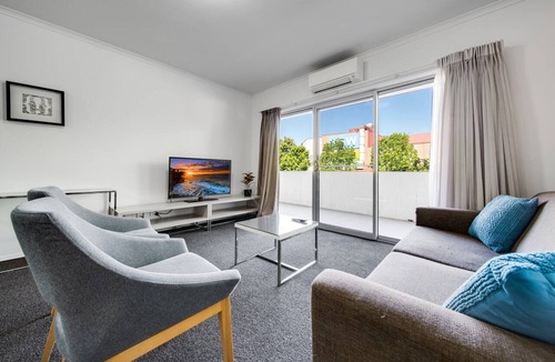 Greenway Apartment | Spacious 2-Bed Conveniently by Lake Tuggeranong