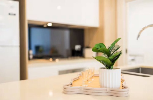 Roseville Apartment | Spacious 2bedroom Apt w/Parking minute to Chatswood