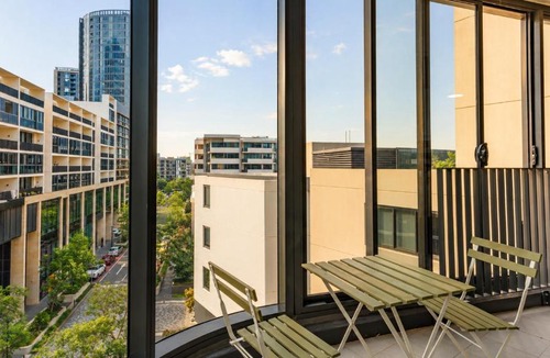 Wentworth Point Apartment | Spacious 2BR 2BA Balcony, Parking, Marina Sq