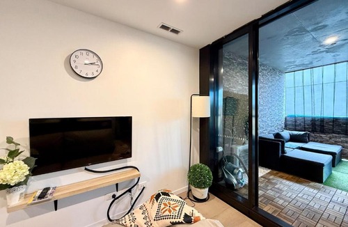 Reid Apartment | Spacious 2BR Apt in Canberra City Centre BBQ/Pool