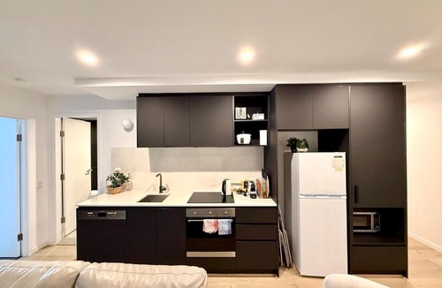Reid Apartment | Spacious 2BR Apt in Canberra City Centre BBQ/Pool