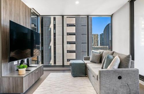 Melbourne Central Business District Apartment | Spacious 2BR Melbourne CBD Apartment Pool, Gym and Near Marvel Stadium