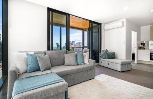 Melbourne Central Business District Apartment | Spacious 2BR Melbourne CBD Apartment Pool, Gym and Near Marvel Stadium