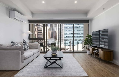Melbourne Central Business District Apartment | Spacious 3-Bed Apartment in Melbourne CBD