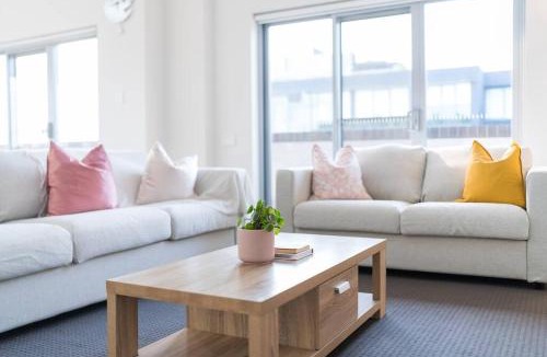 Wolli Creek Apartment | Spacious 3 bed apartment near airport with parking