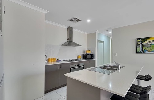 Byford House | Spacious 3-Bed Home in Peaceful Byford