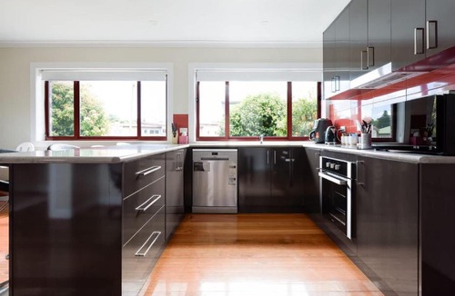 Newstead House | Spacious 3-Bed Mins from City Centre