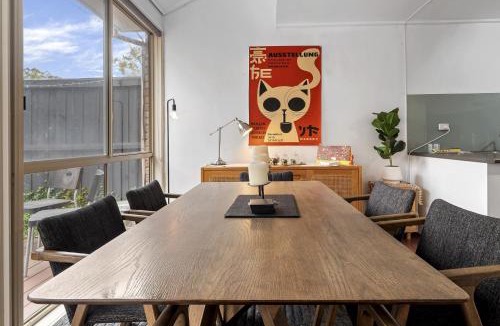 Maribyrnong House | Spacious 3-Bed Townhouse with Courtyard