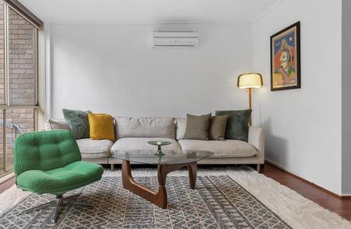 Maribyrnong House | Spacious 3-Bed Townhouse with Courtyard