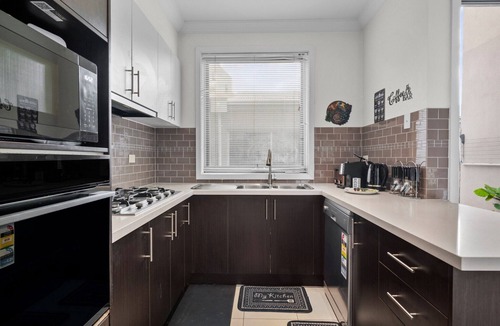 Coburg Apartment | Spacious 3-Bed Townhouse in Coburg