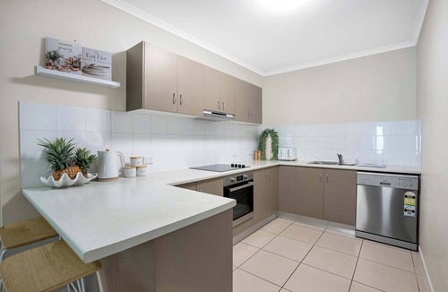 Cairns North Apartment | Spacious 3 Bedroom Retreat with Pool and Courtyard