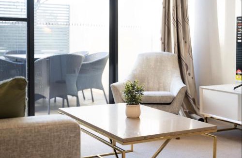 Lyneham Apartment | Spacious 3-Bedroom Apartment + Lifestyle Amenities