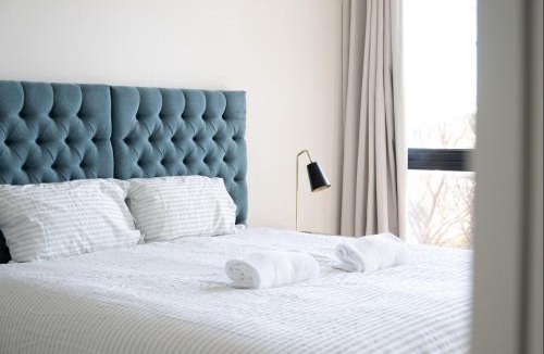 Lyneham Apartment | Spacious 3-Bedroom Apartment + Lifestyle Amenities