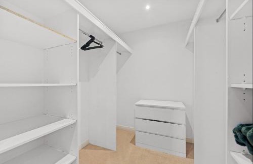 Lyneham Apartment | Spacious 3-Bedroom Apartment + Lifestyle Amenities