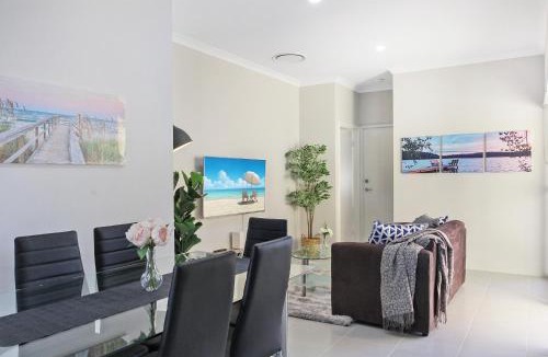 Balga House | Spacious 3 Bedroom Family Home with Courtyard